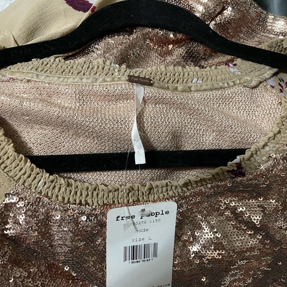 NWT FREE PEOPLE RARE Embellished Sequin Floral Ruffled Sleeve Top SZ: L - Picture 6 of 7